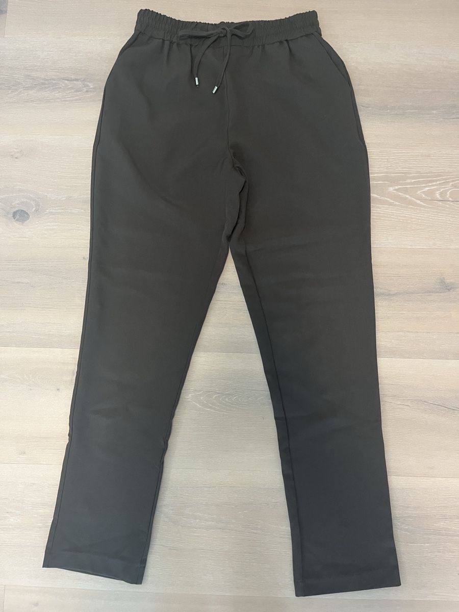 Pantalons: Stoffhose oliv S – Neuf (Voir description) à Birrwil par vanyboo
