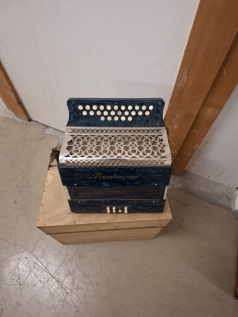 Musikinstrumente: nussbaumer orgeli – Gebraucht aus Villeneuve von BibiVintage 1