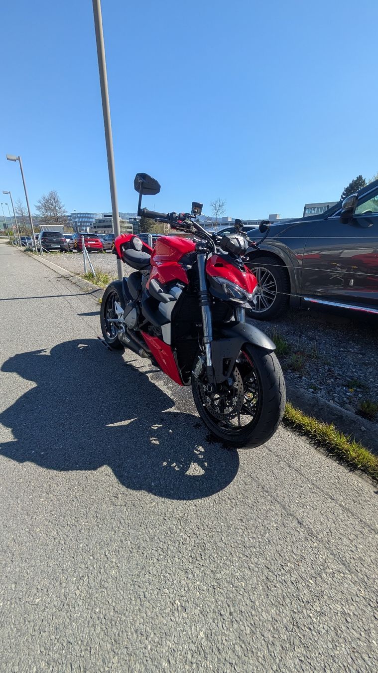 Ducati Route: Ducati Streetfighter V2 | 2022 | Viele Extras – D'occasion à Cham par KeNon 3