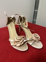 Beige Sandaletten mit Rosen, Grösse 41