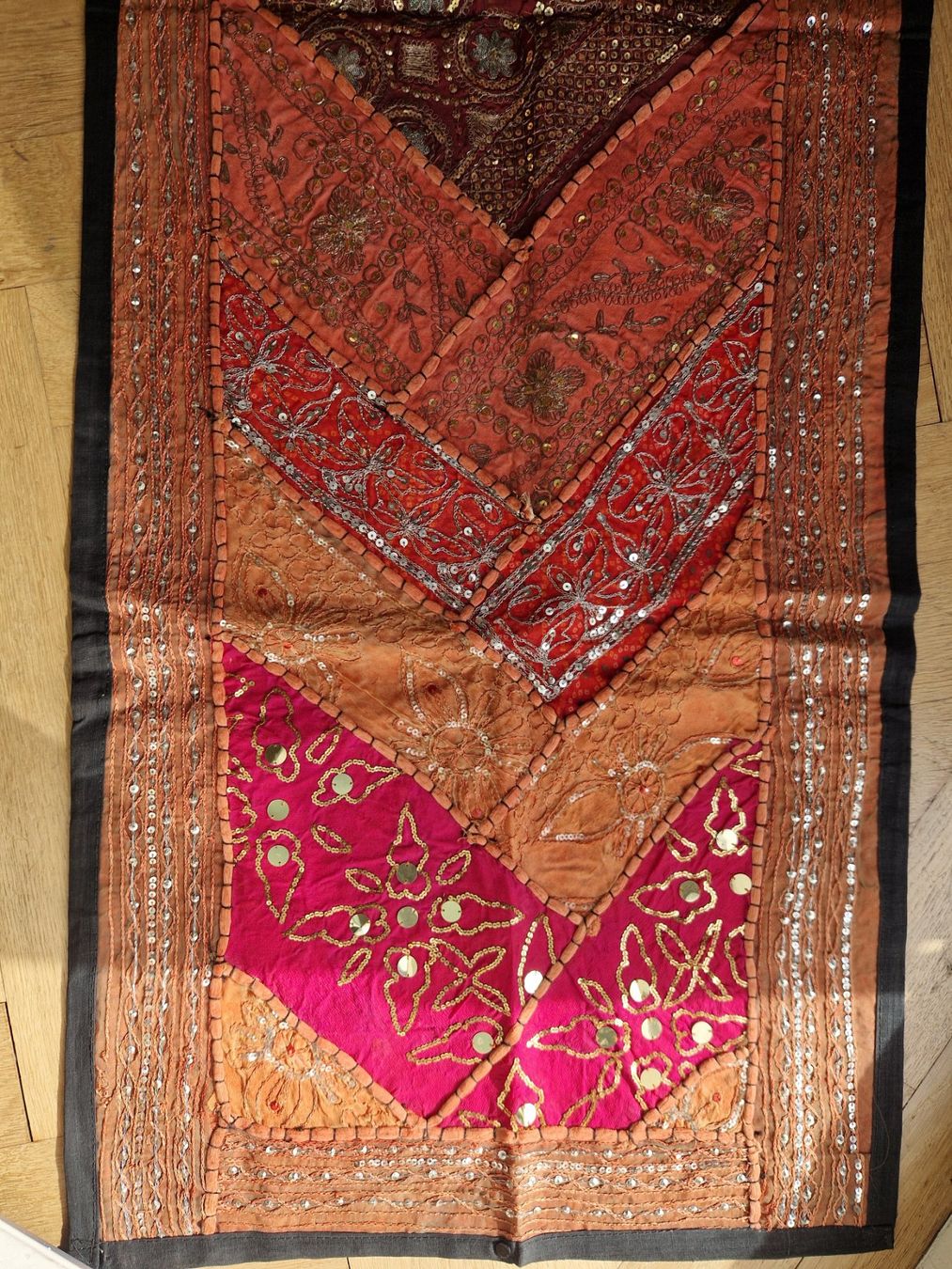 Tessuti: Tischläufer / Indischer Patchwork Handbestickt mit Pailetten – Usato da Küsnacht ZH venduto da 2011_ 1
