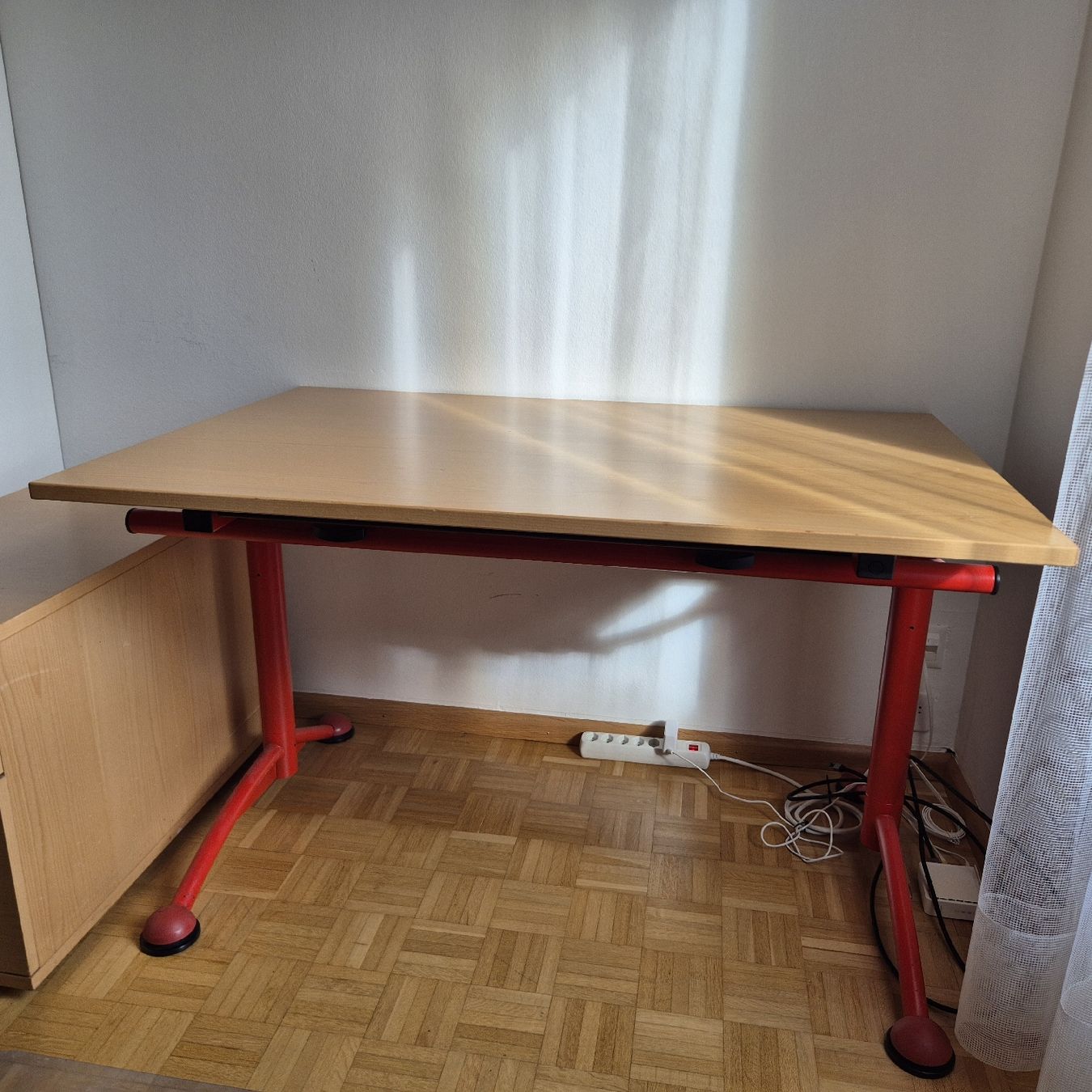 Scrivanie: Schreibtisch mit Rollcontainer – Usato da Binningen venduto da Flightmarshal 1