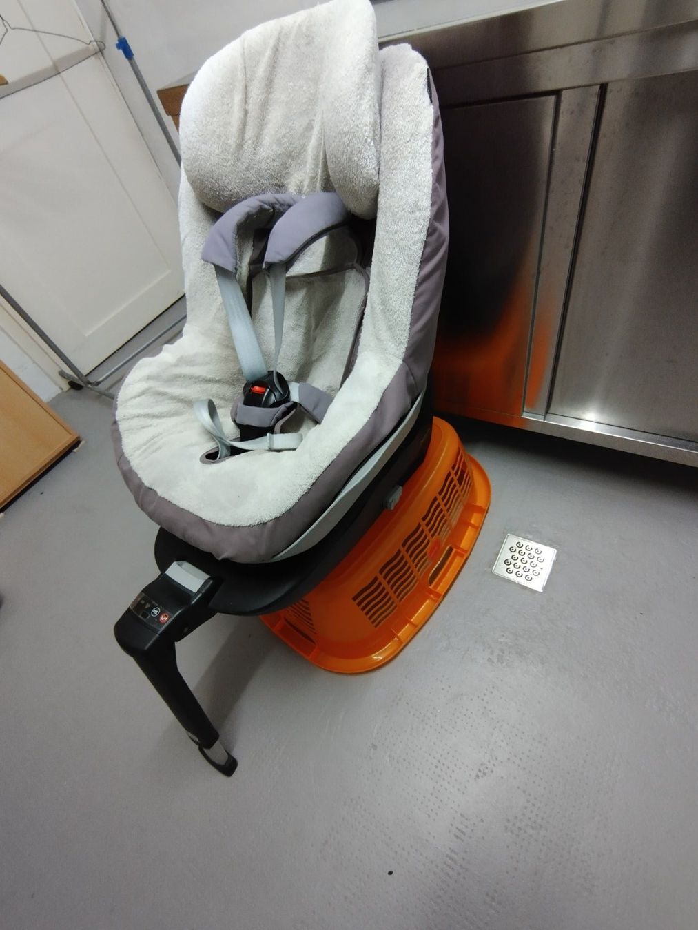 Maxi-Cosi Seggiolini per auto: Kindersitz mit isofix Station – Usato da Huttwil venduto da vsrf11 2