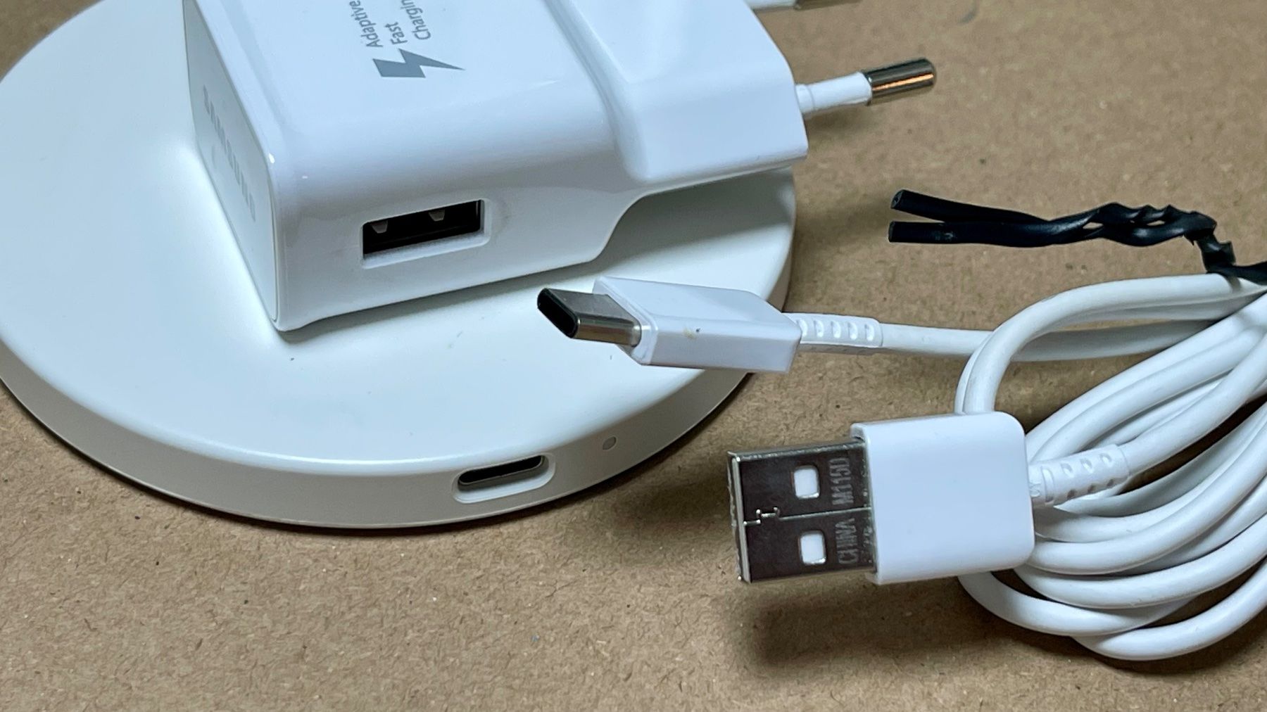 Samsung Caricabatterie: Ikea Wireless QI Ladegerät mit Samsung Netzteil – Usato da Aesch BL venduto da CollectorsBest 4