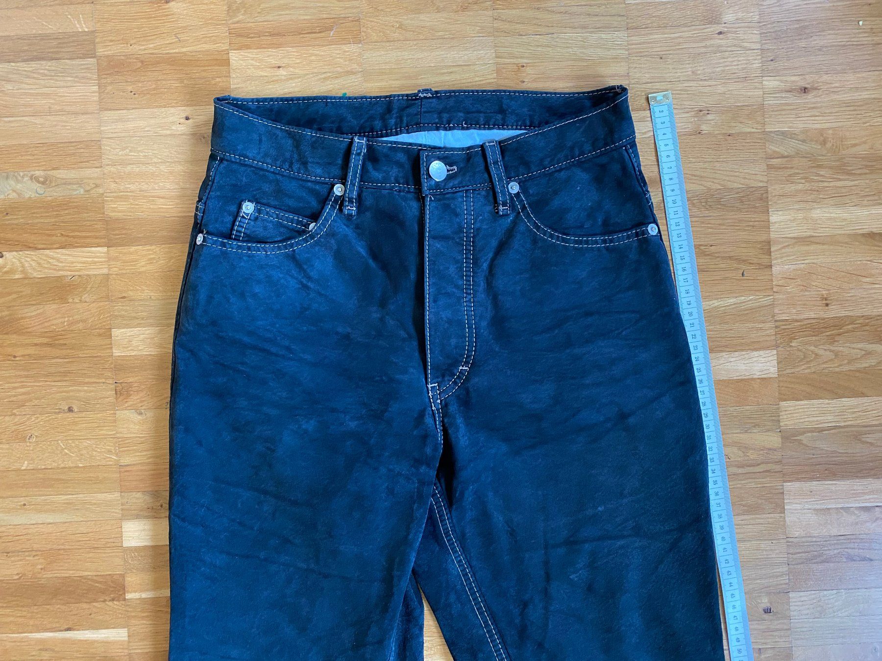 Pantaloni: Lederhose 100% echtes Leder, schwarz Gr.29, Taille 80cm – Usato da Kastanienbaum venduto da Muenchnerkindl1 1