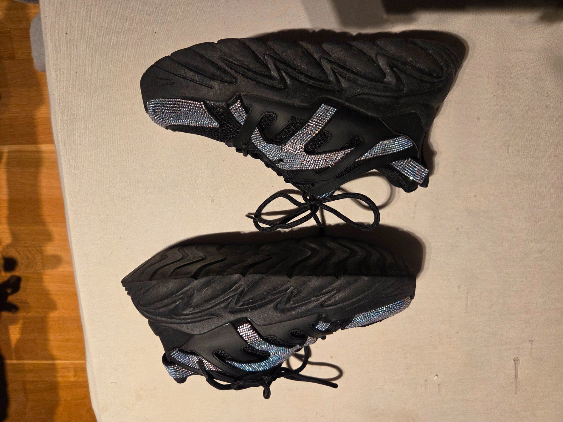 Damenschuhe: Glitzer Sneaker – Gebraucht aus Winterthur von Silianebelstreif 1