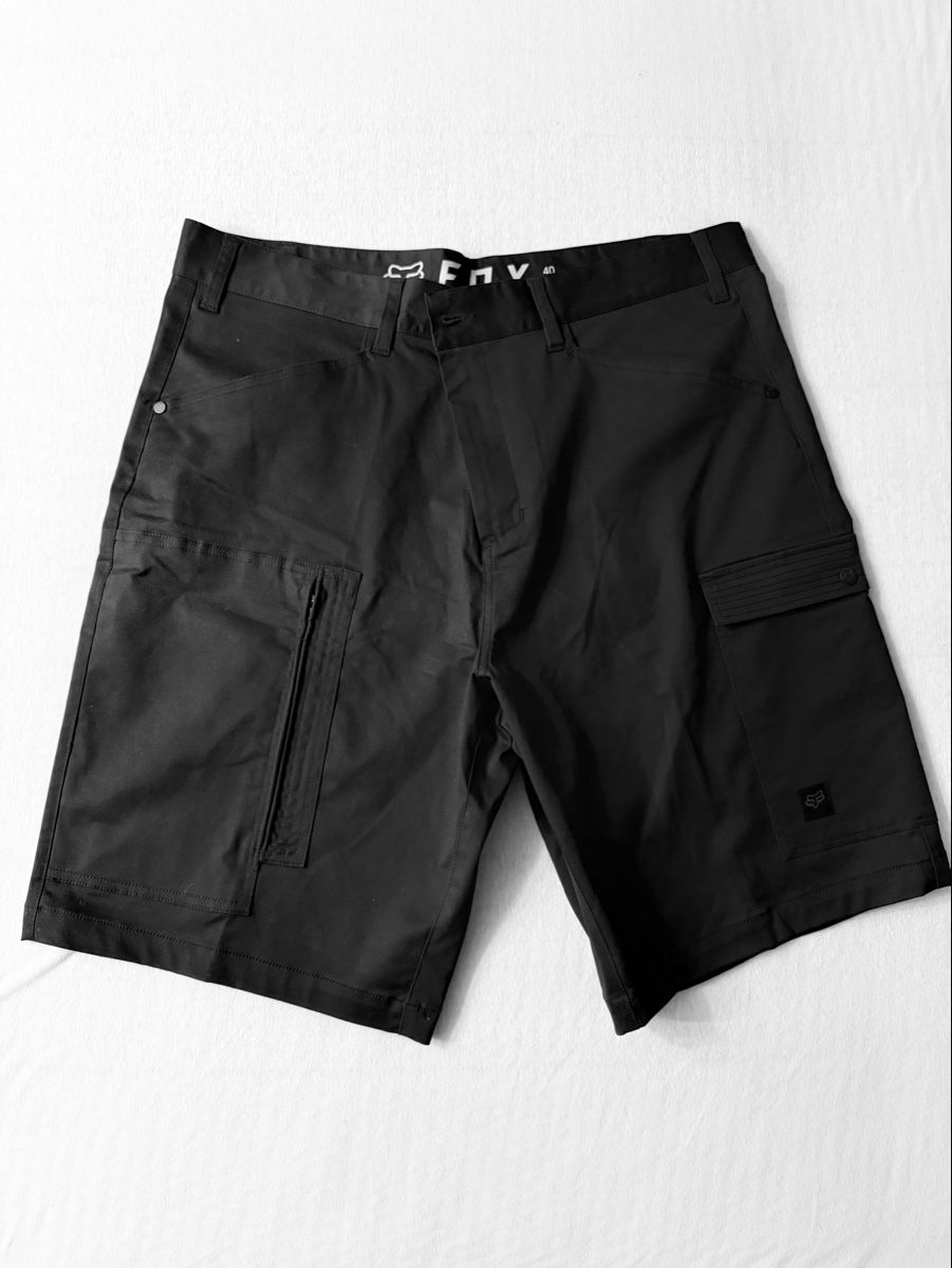 Fox Pantaloni: FOX Shorts Grösse 40 neu – Nuovo (secondo la descrizione) da Altstätten SG venduto da Rschneider7