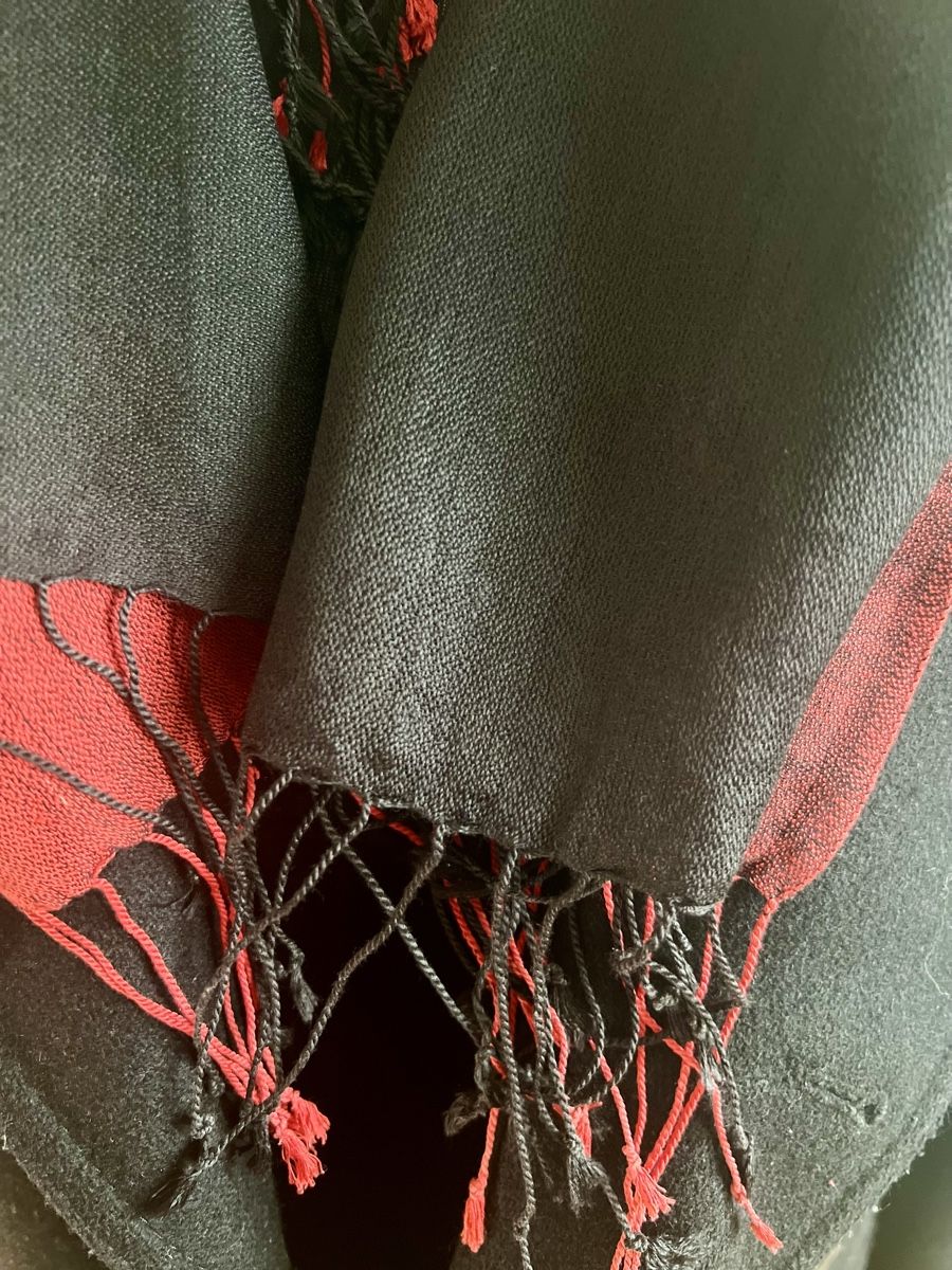 Foulards, Tücher & Schals: Étole multi-couleur 100% cachemire, franges, unisexe – Neu und originalverpackt aus Coffrane von Luxary_16 7