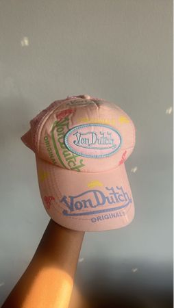 Casquette Von Dutch rose motifs logo