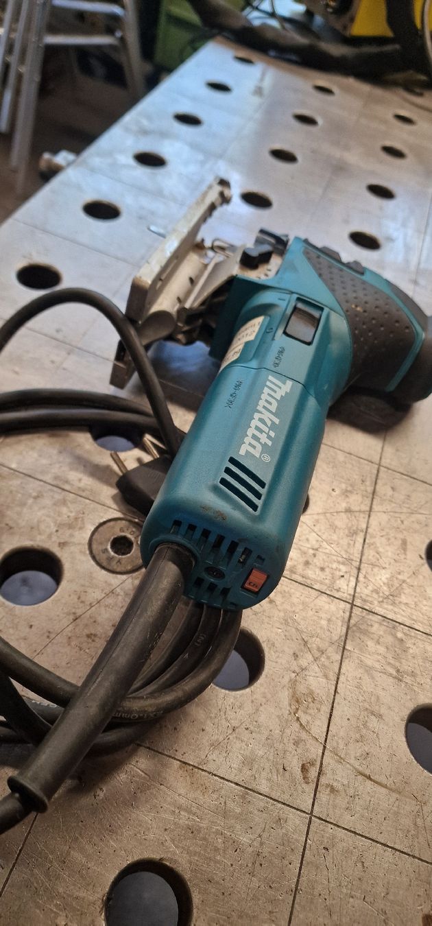 Makita Toutes les machines: Makita 4351FCT Stichsäge  – D'occasion à Emmenbrücke par inf_l8yf 1