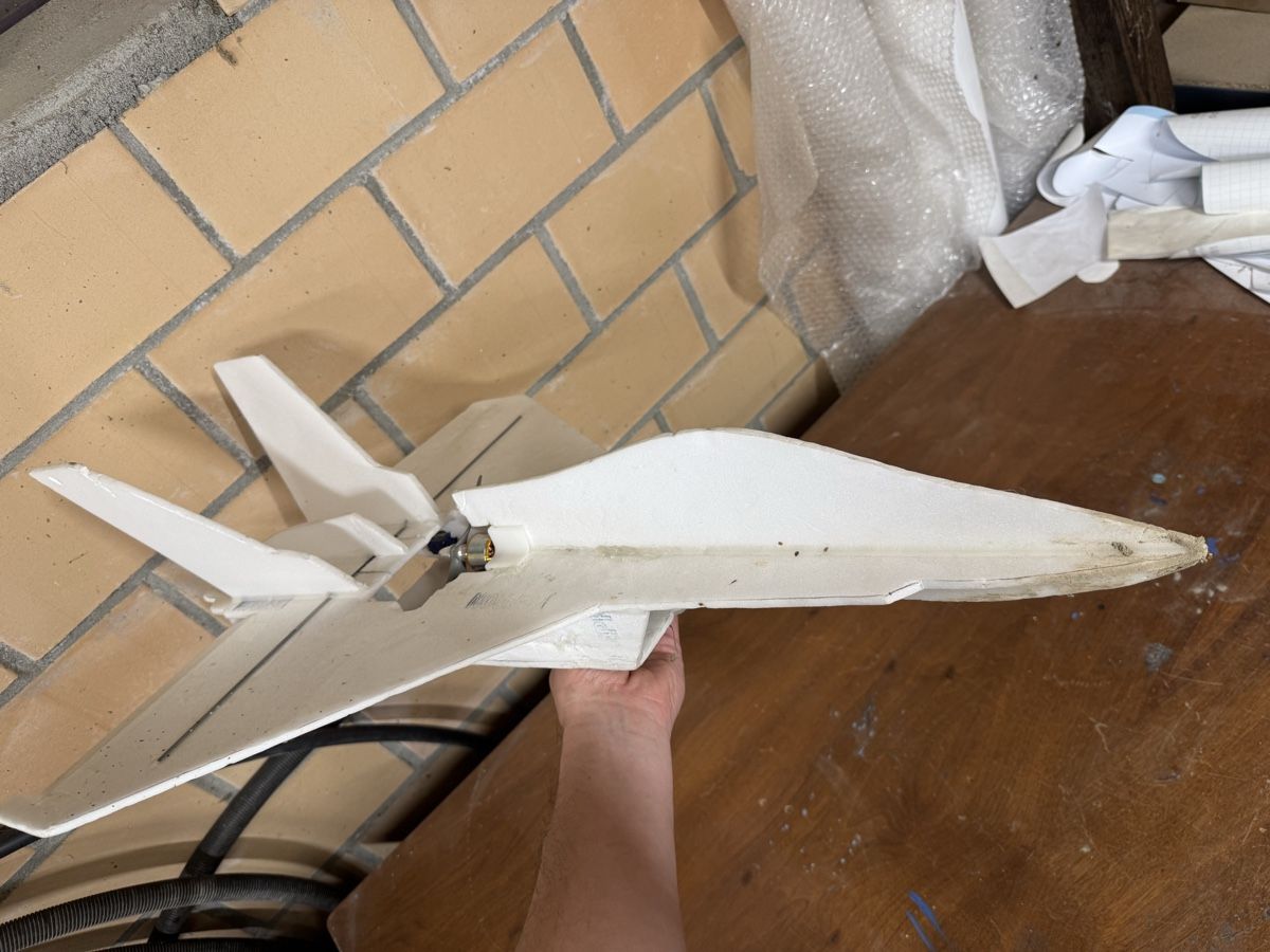 Modellismo RC: RC Flugzeug Modell Eigenbau 2200KV Motor 30A Regler – Usato da Oeschenbach venduto da Cyrax01