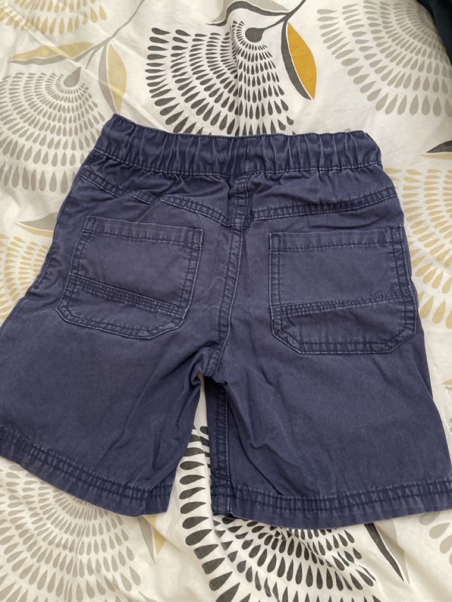 Pantaloni: Short enfant 5-6 ans – Usato da MARLY venduto da AISLEE 2