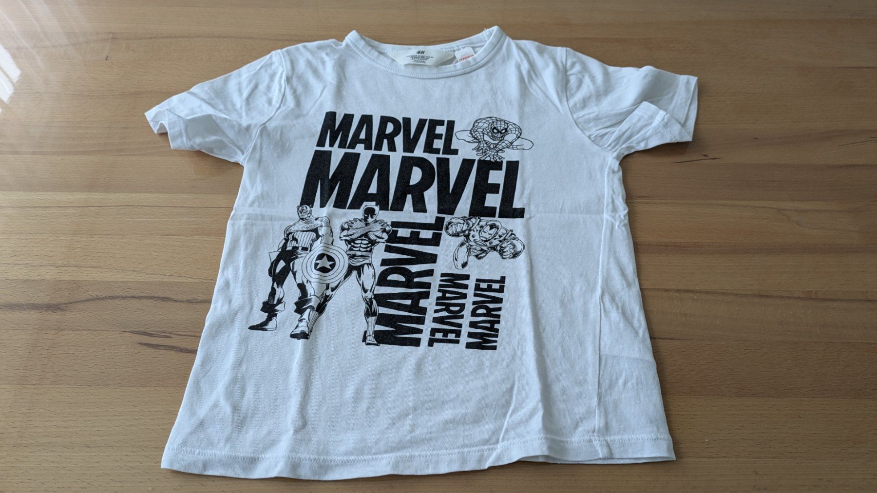 H&M Chemises, T-shirts & Polos: Cooles Marvel Avengers - T-Shirt - 122/128 – D'occasion à Staufen par Fleby84