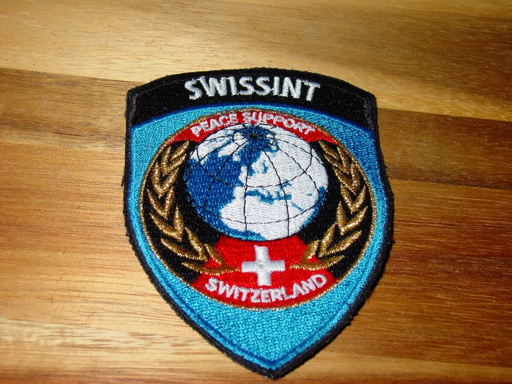 Swissint Abzeichen (Gebraucht) in für CHF 8 – mit Lieferung auf Ricardo ...