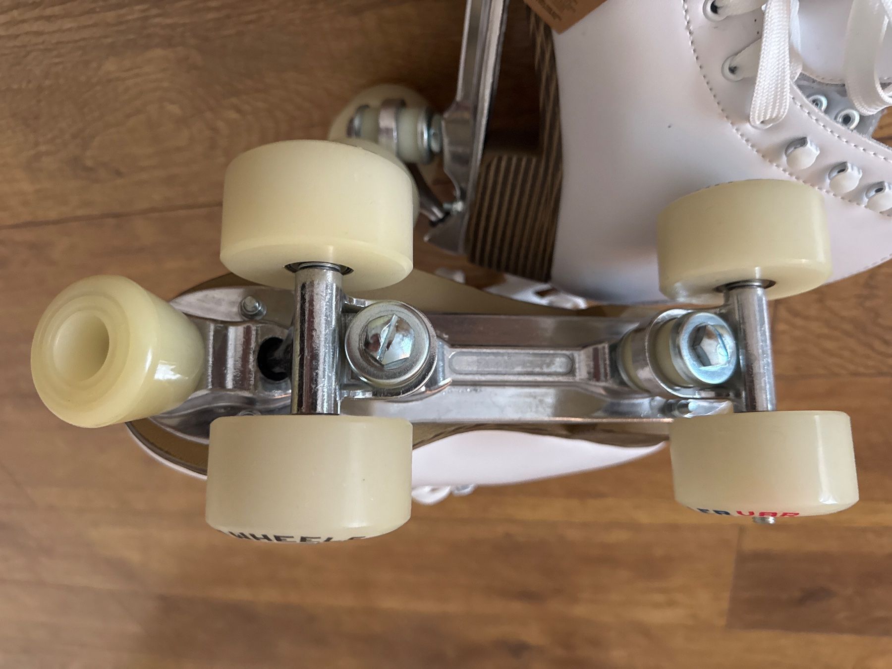 Inline-Skating & Rollschuhe: Neue Rollschuhe Weiss Gr. EU 38 – Gebraucht aus Zürich von mc__s676 1