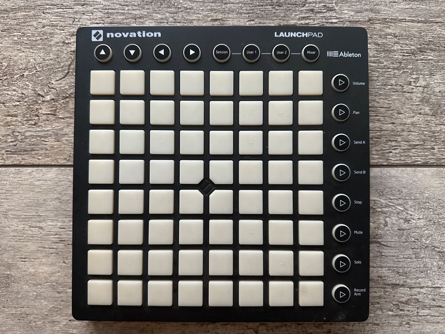 Novation Console di mixaggio: Novation Launchpad MIDI Controller Ableton Used Condition – Usato da Signy venduto da HelloVeloCH 1