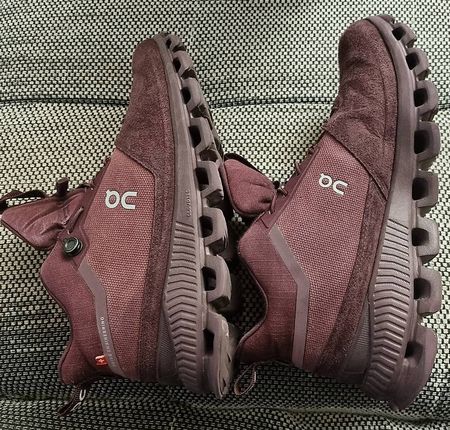 ON SNEAKERS - CLOUD HI BURGUND NR 38