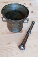 alter Mörser Messing, Mörser mit Stampfer. Ø 12 cm, H. 10 cm