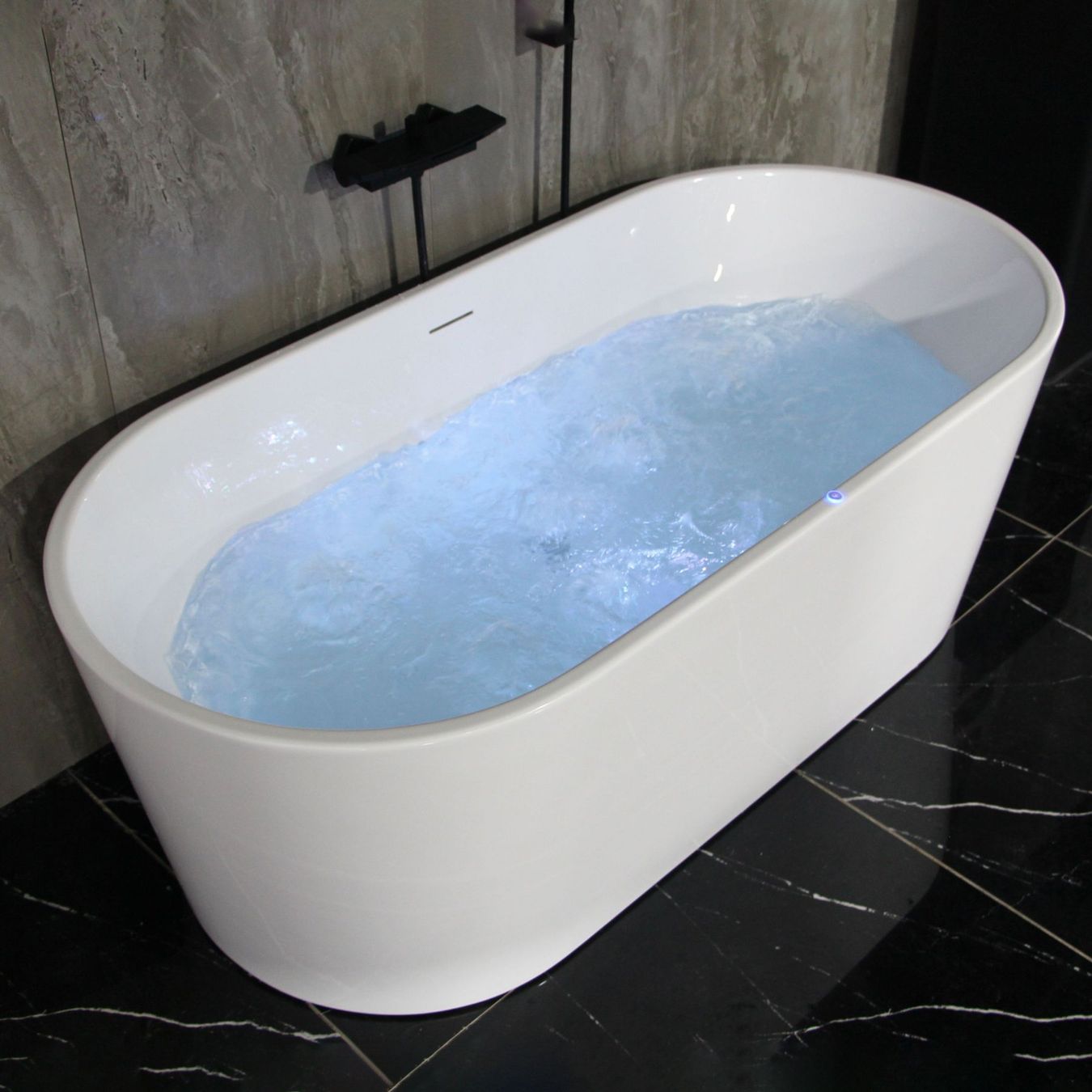 Badewannen: Whirlpool Badewanne  260L – Neu und originalverpackt aus Zug von Cheap-Shop