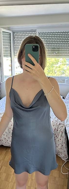 Négligés & Pyjamas: BLAU-GRAUES SATIN-NEGLIGÉ-Motel – D'occasion à Zürich par cla_l2t2