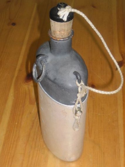 Schweizer Armee Attrezzatura & Pezzi di ricambio: Feldflasche 1940/41 , Original CH Armee – Usato da Büren SO venduto da omsa 1