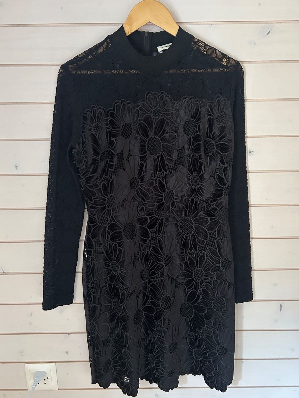Sandro Vestiti: Sandro Paris Kleid - Gr. 38 – Nuovo e nell'imballaggio originale da Illnau venduto da Monkky 1