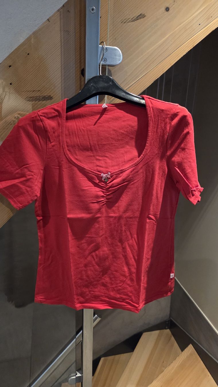 Blutsgeschwister T-shirt: Blutsgeschwister Shirt – Usato da Winterthur venduto da sandi99 1