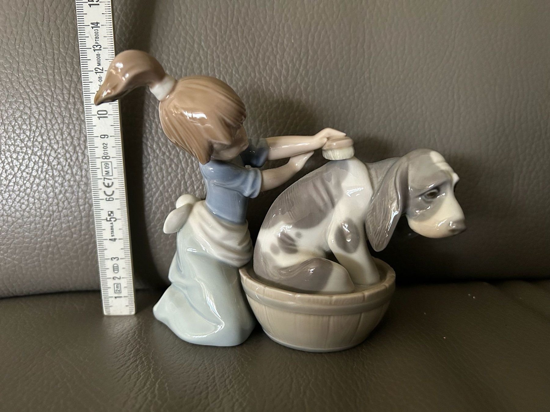 Lladro Statuette: Statua Lladro "bimba toeletta cane" – Usato da Melano venduto da H-Sara 1