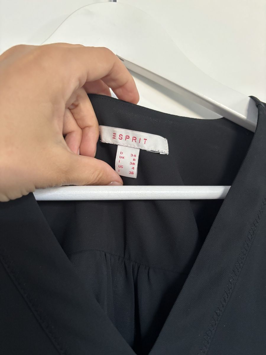 Esprit Lotti di vestiti: 2x Esprit Blusen schwarz und weiss – Usato da Ballwil venduto da lenovum 2
