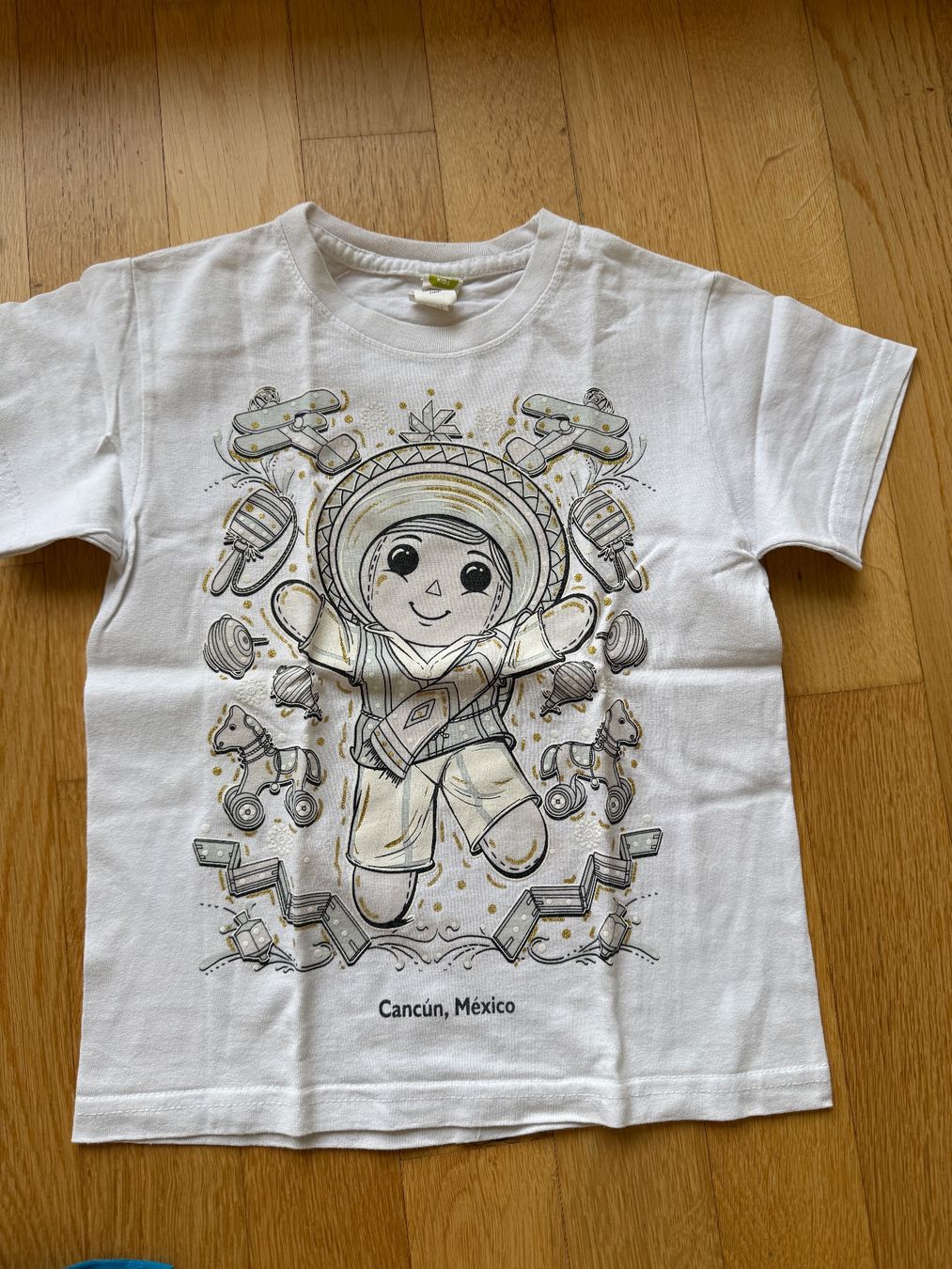 Lotti & Set di vestiti: T-shirts - Grösse 4-5 Jahre - Cancun – Usato da Baden venduto da polveres 4