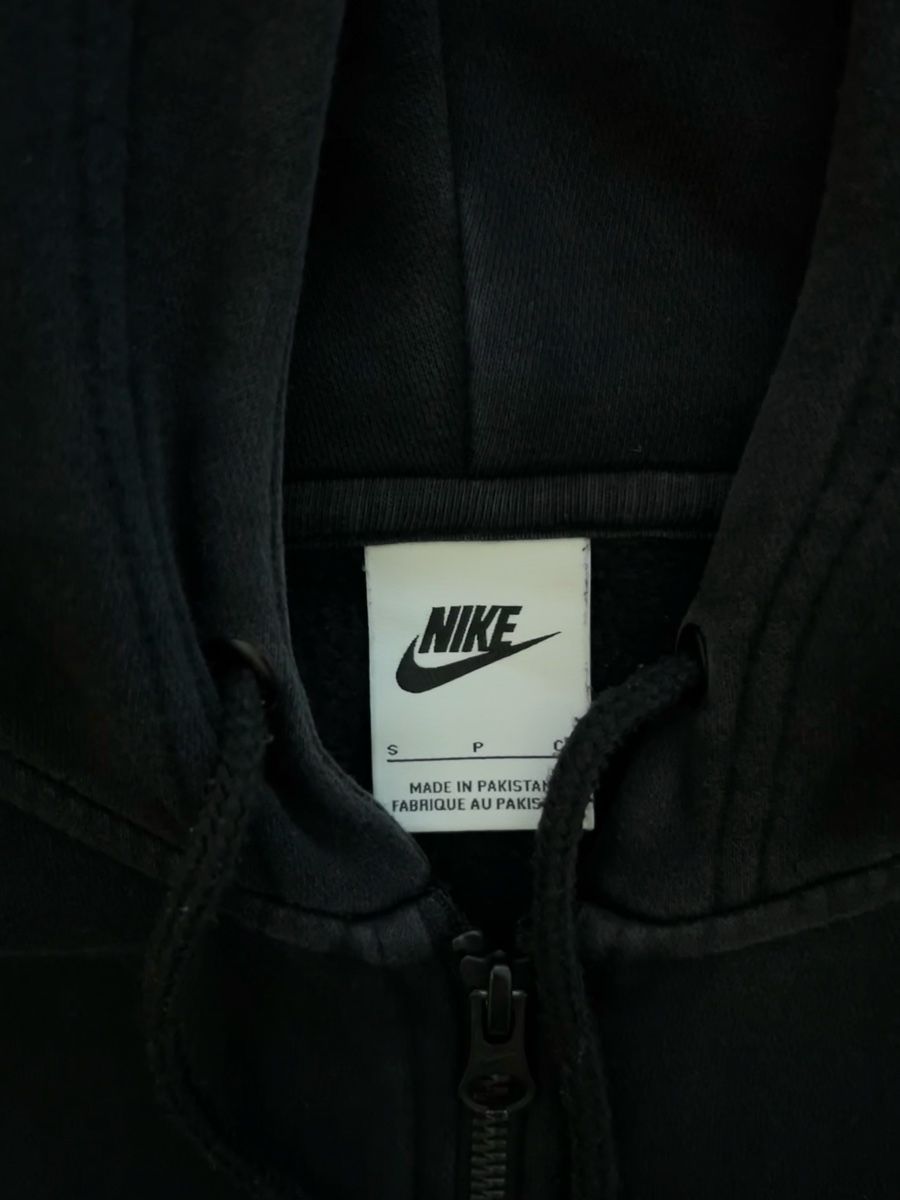 Nike Jacken: NIKE KAPUZENJACKE SCHWARZ – Gebraucht aus Volketswil von wut_tm9h 1