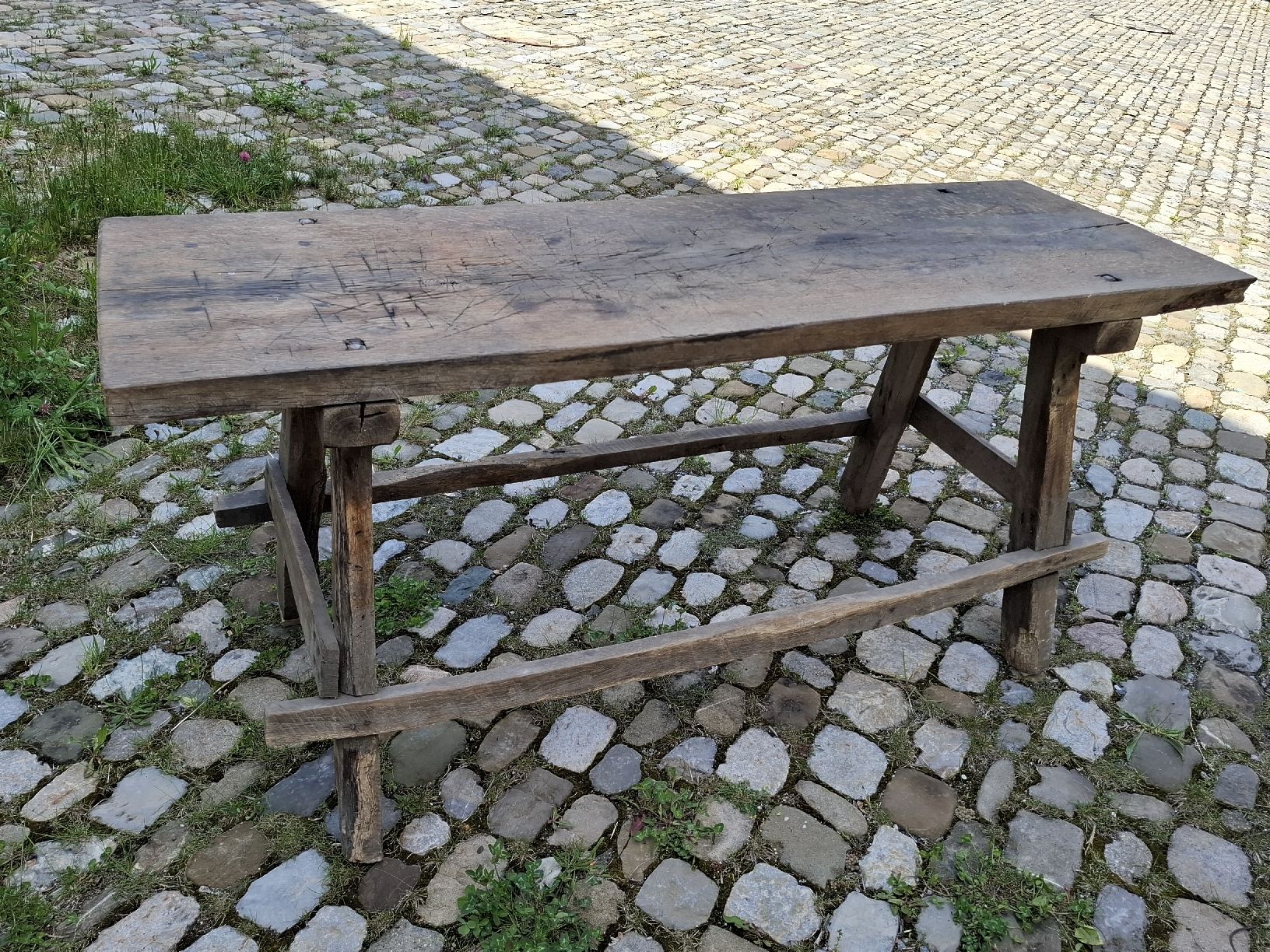 Tavoli: Antiker Holztisch im Wallis abzuholen – Usato da Stäfa venduto da UH82