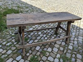 Antiker Holztisch im Wallis abzuholen