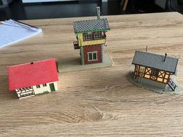 Postes aiguillage + toilettes Vollmer HO