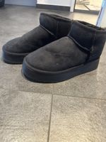 UGG Stiefeletten schwarz mit Plateau Grösse 37 gebraucht