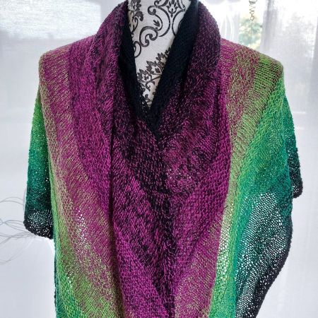 Handgestricktes Tuch, grün-lila Farbverlauf, Unikat