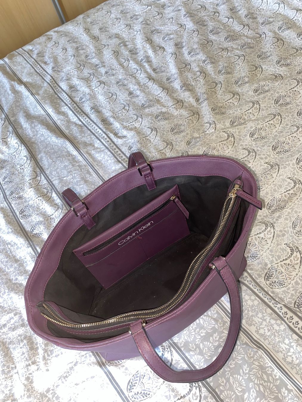 Calvin Klein Borse da donna: Sac cabas Calvin Klein prune bon état – Usato da St-Cergue venduto da fla_gt29 2