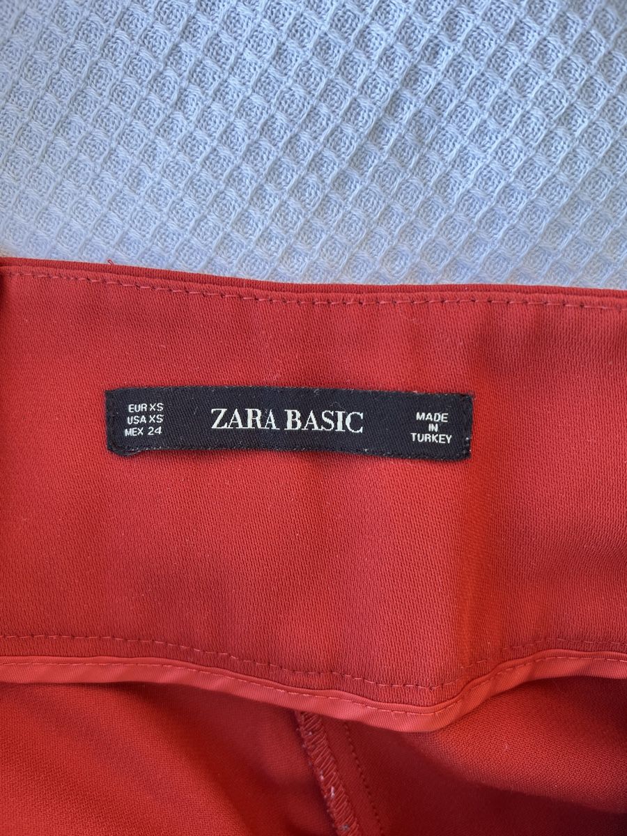 Zara Pantaloni: Red pants Zara XS – Usato da St-Aubin FR venduto da claramathi 4
