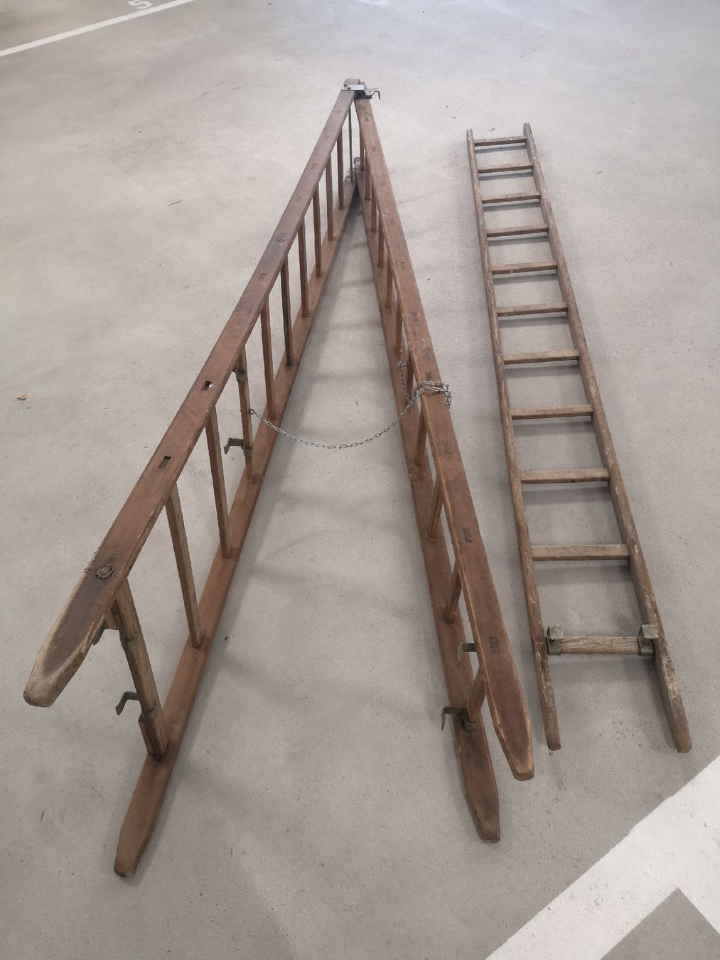 Scale: Antike Dreifach Holzleiter – Usato da Ennetbaden venduto da ACME10 3