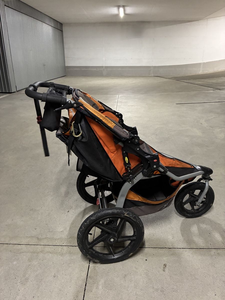 Poussette: BOB Revolution Jogging Stroller (used condition) – D'occasion à Genève par hen_9msg 2
