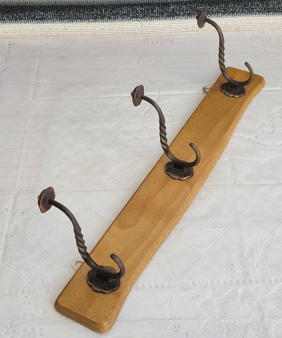 Porte manteau: Antike, robuste Wandgarderobe  – D'occasion à Buttikon SZ par Corendo 1