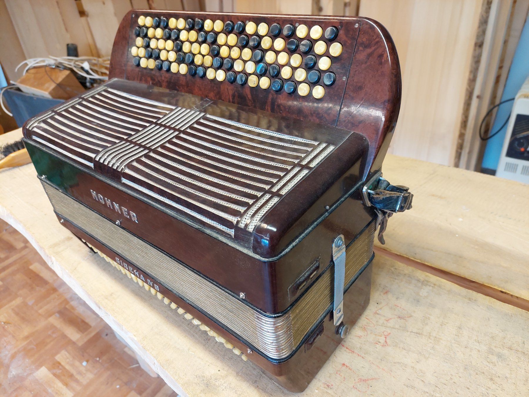 Hohner Musikinstrumente: Akkordeon Hohner Sirena IVB – Defekt aus Davos Platz von wauwauin 4