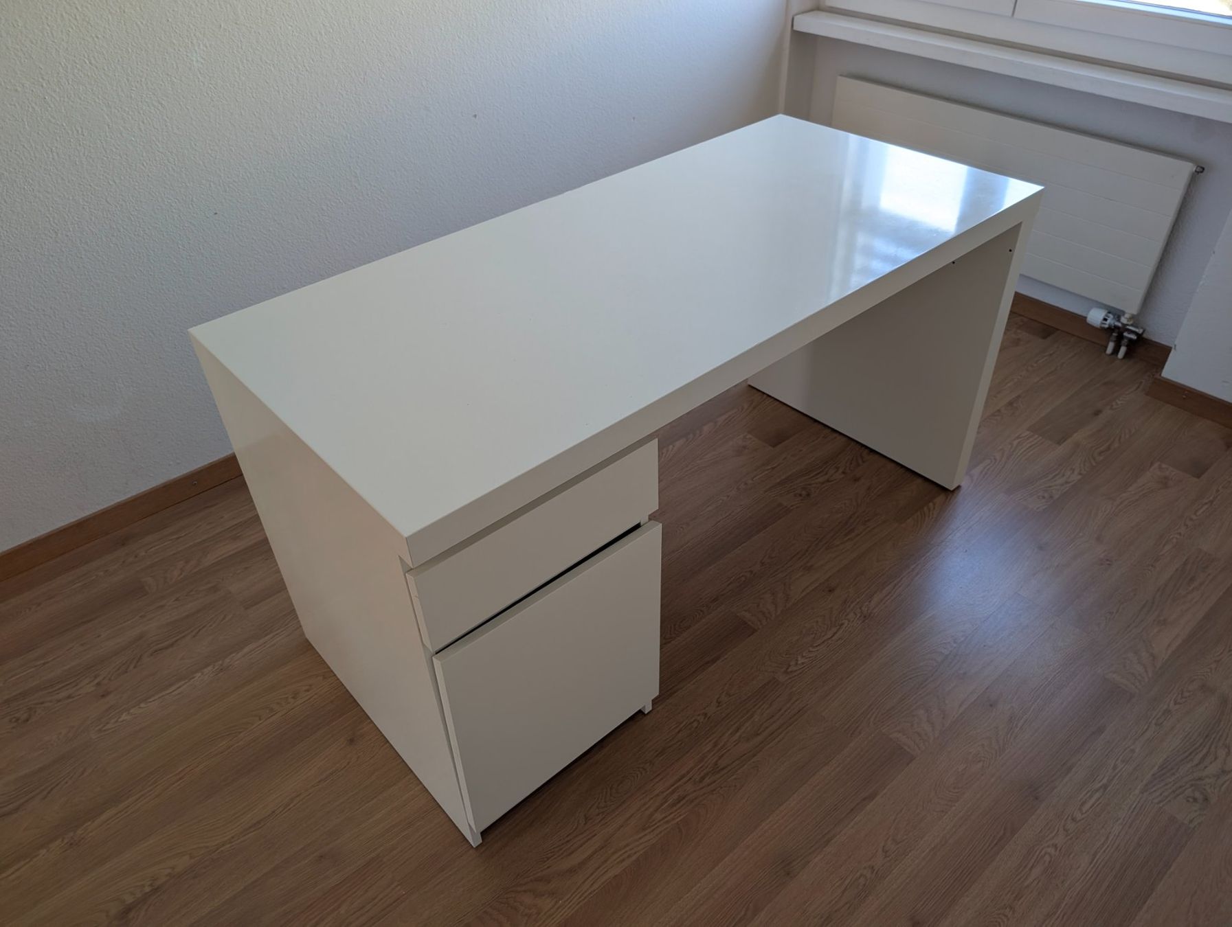 Ikea Scrivanie: IKEA MALM Desk Schreibtisch – Usato da Trimbach venduto da mad_kz9q