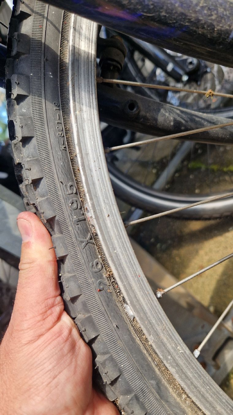Giant Biciclette: vélo Giant pas rouler depuis longtemps – Usato da Les Acacias venduto da str_6prq 1