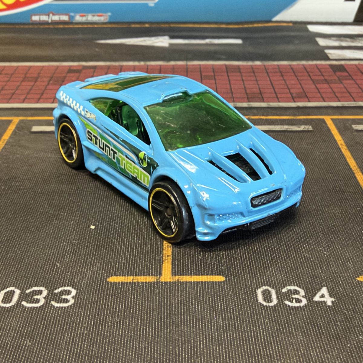 Hot Wheels Voitures modèles: Hot Wheels Asphalt Assault bleue – D'occasion à rolle par Noma-collectible 1