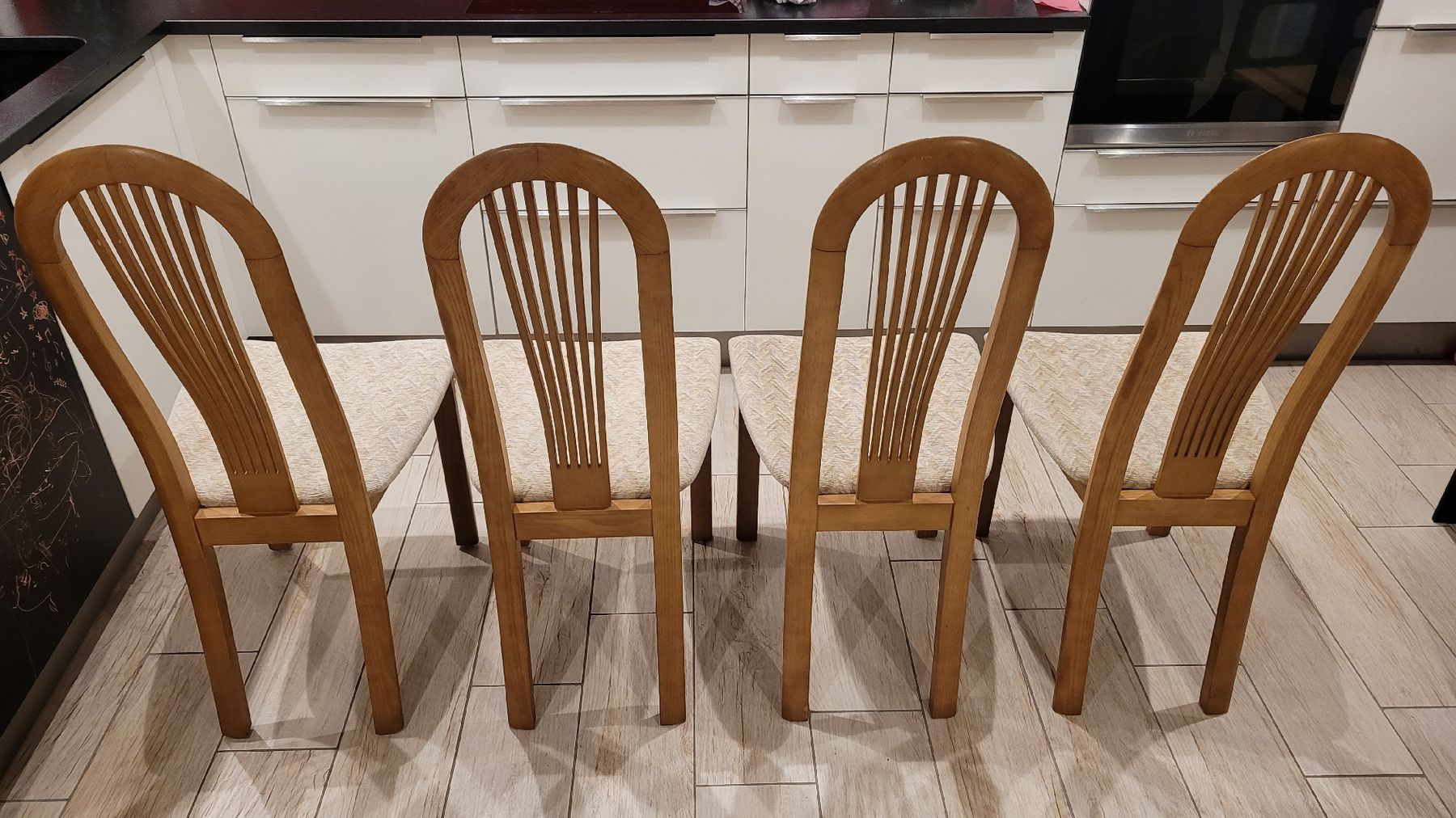 Sedie: 4 Holzstühle mit Stoffbezug – Usato da Wattwil venduto da JosuaSchneider 3