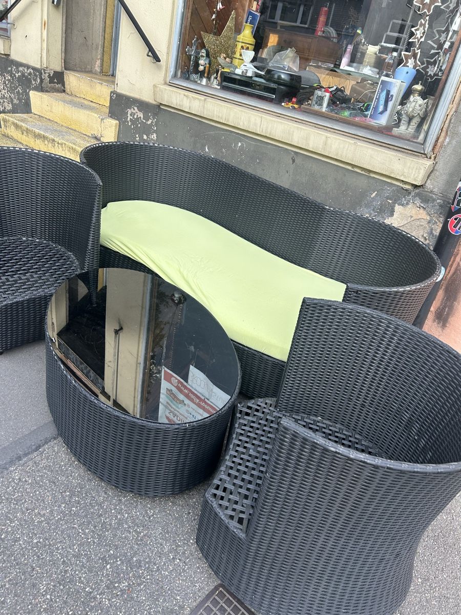 Set de table et chaises: Terrasse Möbel – D'occasion à Basel par Krisztina.na 1