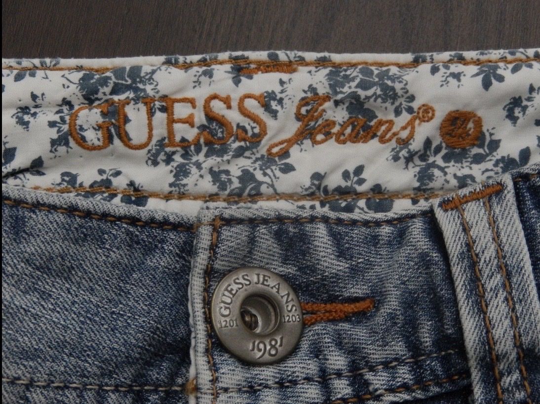 Pantaloni: Guess Lowwaist Shorts – Usato da Baden venduto da Obr_9vk2 3