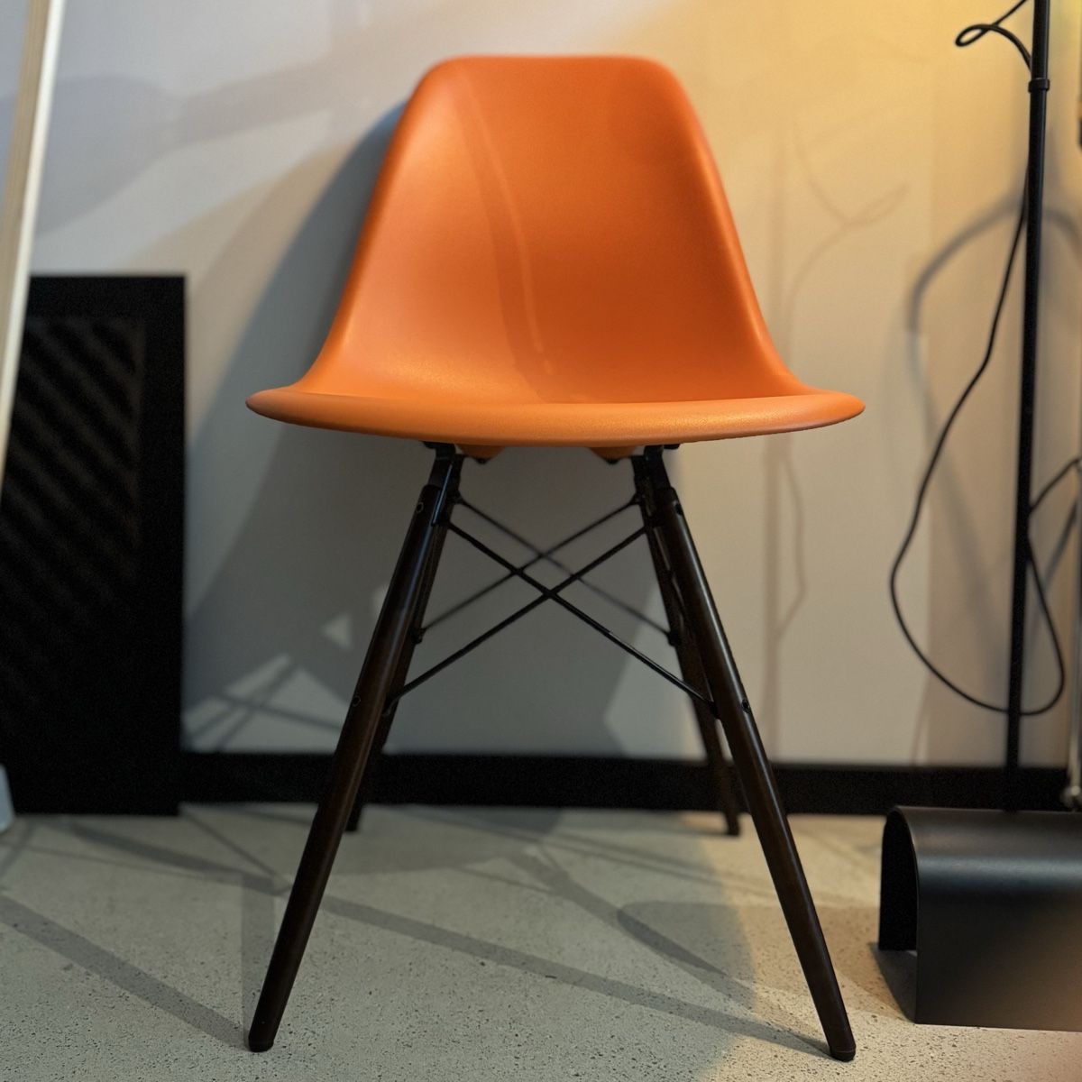 Vitra Sedie: Vitra Eames DSW Stuhl, orange, neuwertig! – Nuovo (secondo la descrizione) da Zürich venduto da VZN