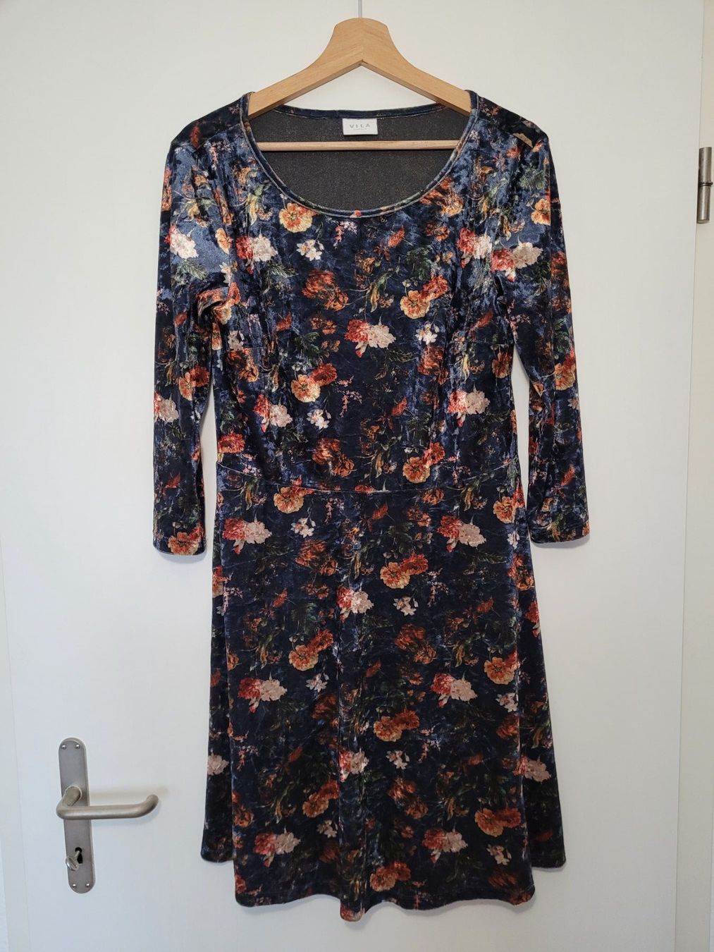 Vila Vestiti: Kleid Vila – Nuovo (secondo la descrizione) da Wetzikon ZH venduto da Tabi91